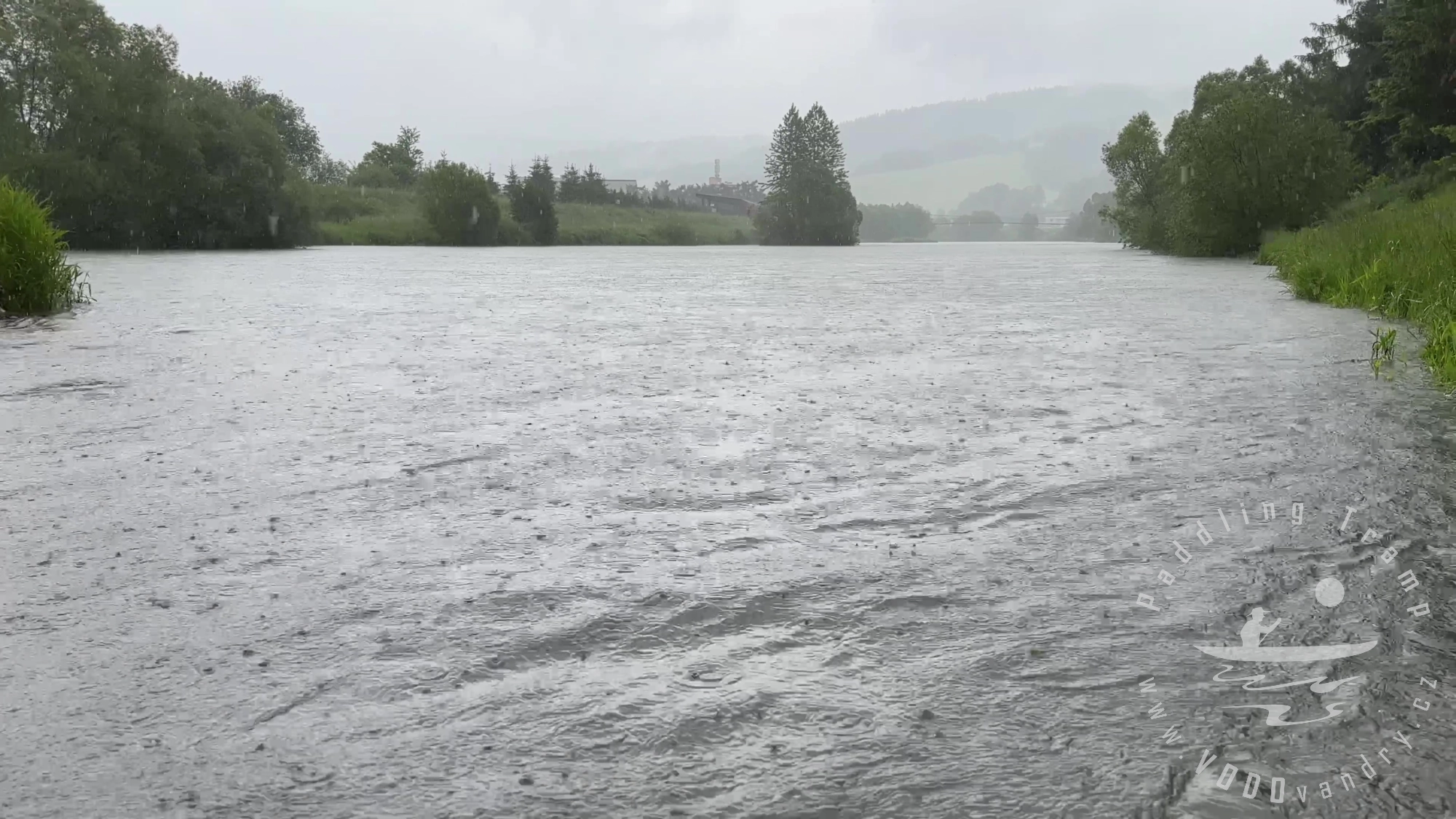 VODOvandr: 2 dny na řece Oravě v dešti | Táboření nad řekou | Oravský hrad | Kánoe Gumotex Pálava